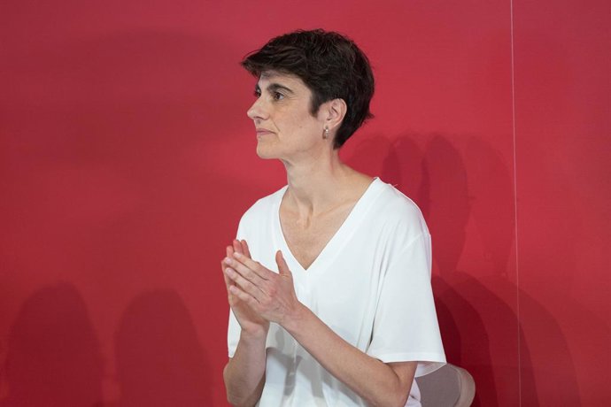 A secretária de Estado dos Direitos Sociais, María Rosa Martínez, discursa durante o encerramento da Assembleia Anual de 2026 do Movimento Sumar, em 11 de julho de 2026, em Madri (Espanha). O Movimento Sumar tentará encerrar neste sábado sua última crise 