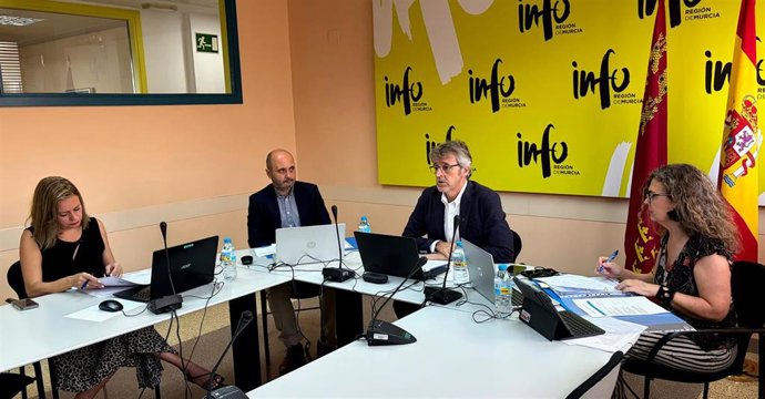 El consejero de Empresa, Empleo y Economía Social, Luis Alberto Marín, preside la reunión del Consejo de Dirección del Instituto de Fomento