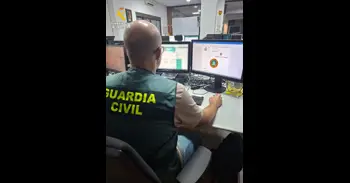 Un agent franc de servici col·labora a identificar als autors d'un furt amb 'abraçada afectuosa'
