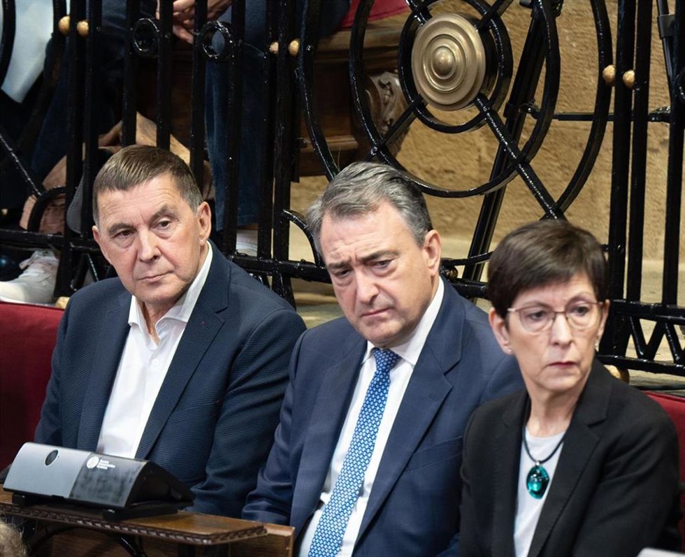 El secretario general de EH Bildu, Arnaldo Otegi, y el presidente del EBB del PNV, Aitor Esteban.