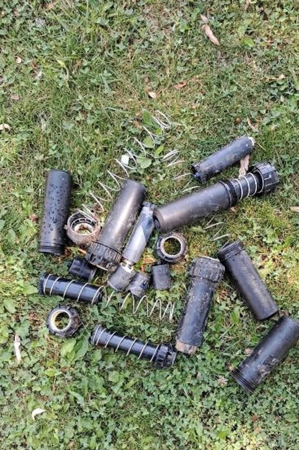 Casi 300 aspersores vandalizados en las zonas verdes de Cuenca.