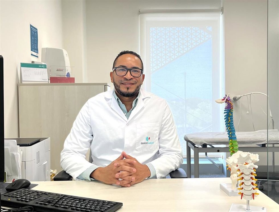 El doctor Yordy Batista, neurocirujano del Hospital Quirónsalud Córdoba y del Centro Médico Quirónsalud Jaén.