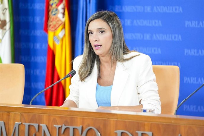 La portavoz adjunta del grupo parlamentario Socialista, María Márquez, durante la ronda de ruedas de prensa de portavoces de los grupos parlamentarios en el Parlamento de Andalucía. A 1 de julio de 2026. (Foto de archivo).