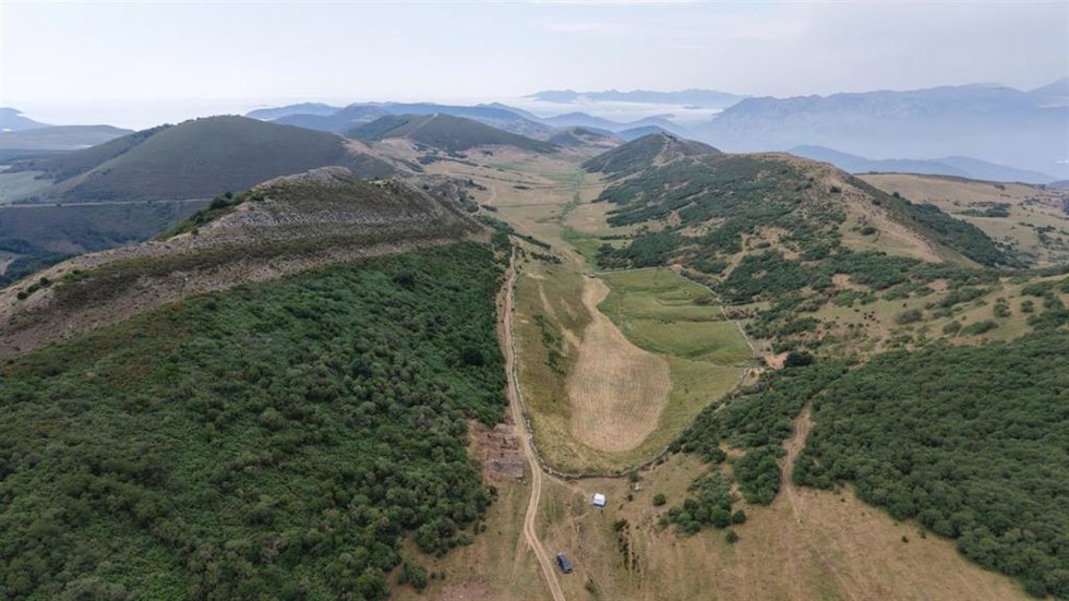 Las excavaciones de la Universidad de Oviedo en Cueiru investigarán los orígenes de una histórica venta del Camín Real
