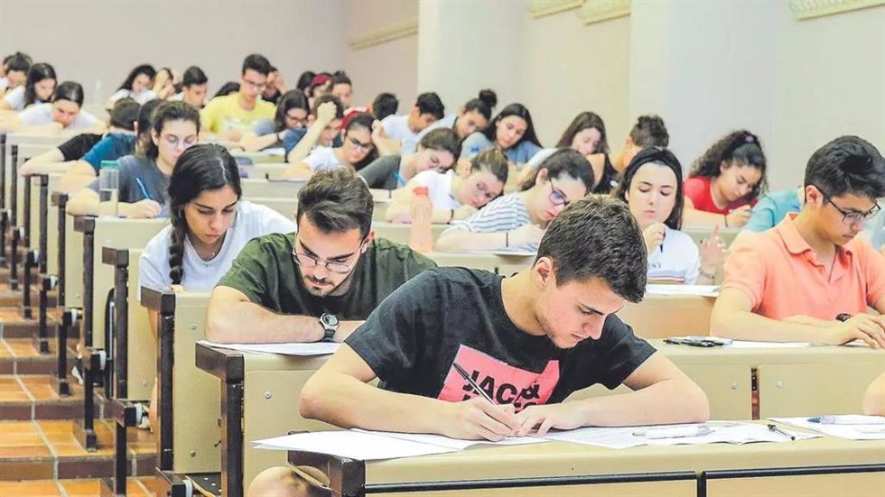 Personas participantes en un examen
