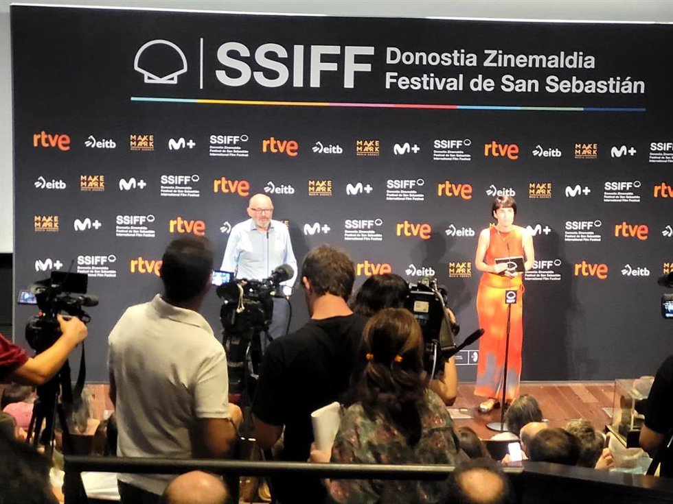 José Luis Rebordinos y Maialen Beloki presentan la 74 edición del Festival de cine de San Sebastián.
