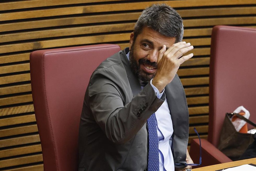 Archivo - El diputado Carlos Mazón durante una sesión de control, en Les Corts Valencianes, a 30 de abril de 2026, en Valencia, Comunidad Valenciana (España). El presidente de la Generalitat, Juanfran Pérez Llorca, se somete a las preguntas de control de