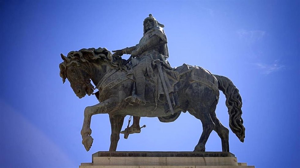 Archivo - Estatua del rey Jaume I