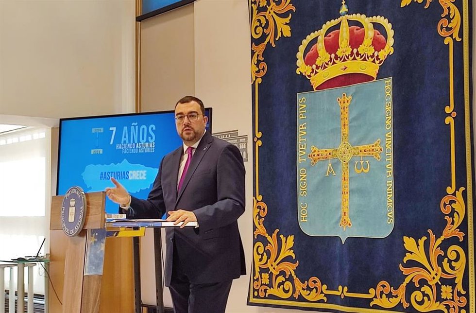 El presidente del Principado, Adrián Barbón, en rueda de prensa.