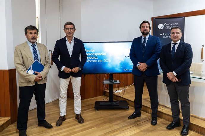 El consejero de Universidad, Industria, Energía e Innovación de la Junta de  Andalucía, Jorge Paradela, en la presentación del informe del sector aeroespacial andaluz de 2025 en Sevilla.