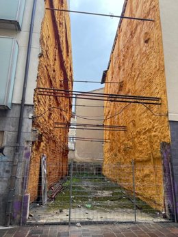 Solar donde se construirá el bloque viviendas