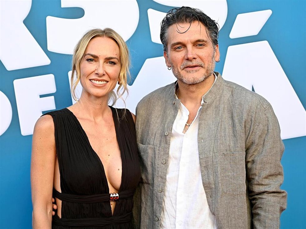 Kira Miró y Salva Reina estrenan la película 'Tres de más'