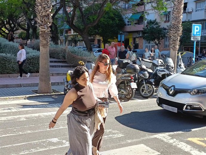 La exconcejala de Urbanismo en el Ayuntamiento de Alicante Rocío Gómez (c), a su llegada a los juzgados el pasado 20 de mayo