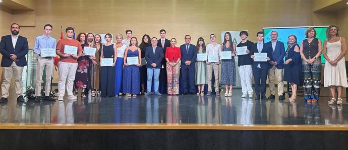 Reconocen con los Premios Extraordinarios de Bachillerato a 13 estudiantes de la provincia