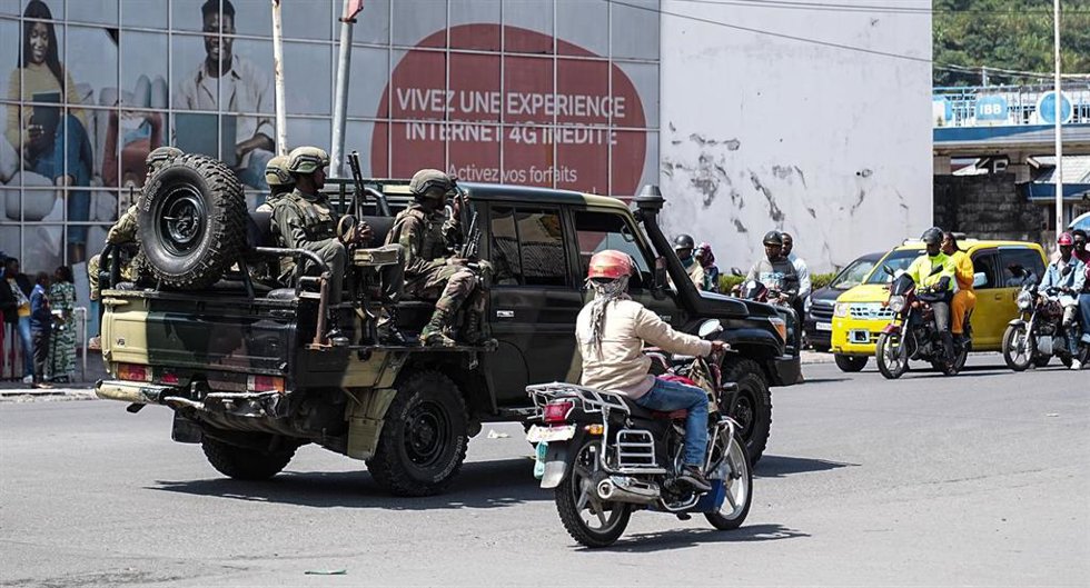 Archivo - Rebeldes del M23 patrullan las calles de Goma 