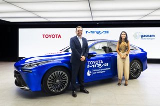 Toyota España y Gasnam impulsan el hidrógeno con la cesión de un Toyota Mirai