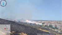Declarado un incendio en Camas (Sevilla): Los bomberos protegen las viviendas por la "importante" magnitud