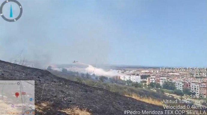 Un incendio declarado en Camas (Sevilla)
