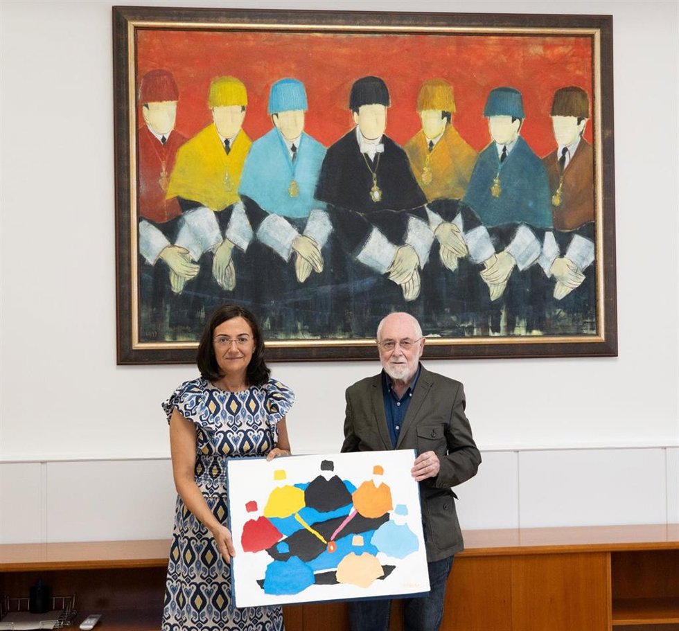 El pintor Pedro Sobrado dona a UC un collage vinculado a la obra Claustro universitario