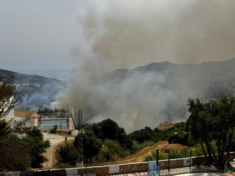 Incendio forestal en Árchez 