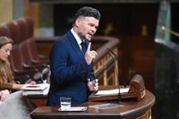 Rufián se suma a la condena por la detención de las dos activistas contra el turismo: "Expuestas como terroristas"