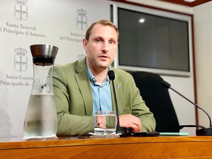 Archivo - El portavoz parlamentario de Foro y diputado del Grupo Mixto, Adrián Pumares.