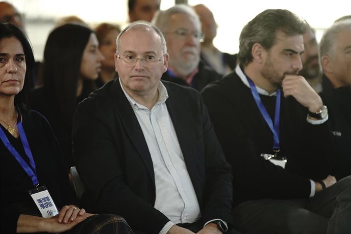 Archivo - El presidente provincial del PP de A Coruña, Diego Calvo, el secretario general del PP, Miguel Tellado, durante la apertura de la 28 Interparlamentaria del PP, en el Palexco, a 10 de enero de 2026, en A Coruña, Galicia (España). 