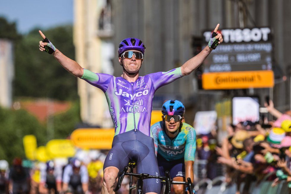 El ciclista suizo Mauro Schmid (Team Jayco AlUla) ha ganado este viernes la decimotercera etapa del Tour de Francia 2026, disputada entre Dole y Belfort sobre 205,8 kilómetros