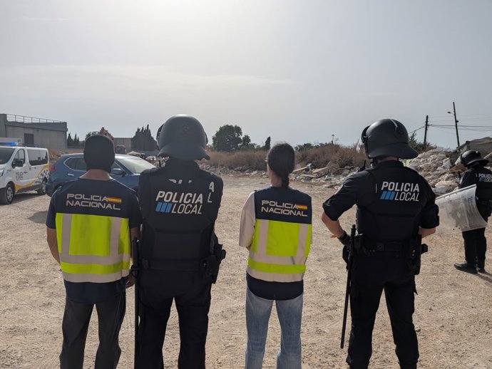 Actuación de la Policía Nacional y la Policía Local en el poblado de Son Banya.