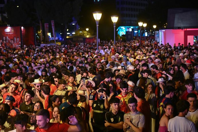 Aficionados de la Selección Española durante la celebración del partido entre España y Bélgica del Mundial de fútbol 2026, a 10 de julio de 2026, en Madrid (España). España y Bélgica se enfrentan hoy en un partido decisivo por los cuartos de final del Mun