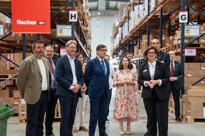 Inauguración en Mont-roig del Camp (Tarragona) del primer almacén robotizado del grupo Fischer fuera de Alemania