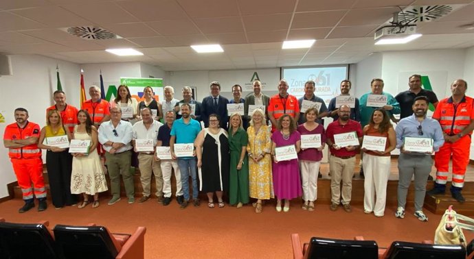 Mercedes Colombo con los reconocidos con la distinción de 'zona cardioasegurada'.