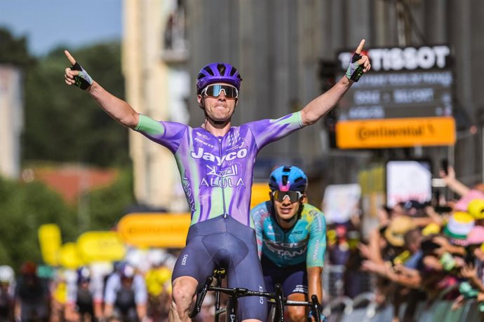 O ciclista suíço Mauro Schmid (Team Jayco AlUla) venceu nesta sexta-feira a décima terceira etapa do Tour de France 2026, disputada entre Dole e Belfort, com 205,8 quilômetros
