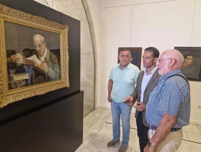 El alcalde Antonio Pardo, el diputado Enrique Rubio y el nieto del pintor
