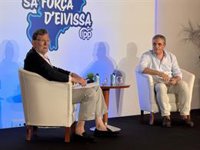 Rajoy alerta sobre el "déficit democrático actual" y la "gran polarización" en el Gobierno