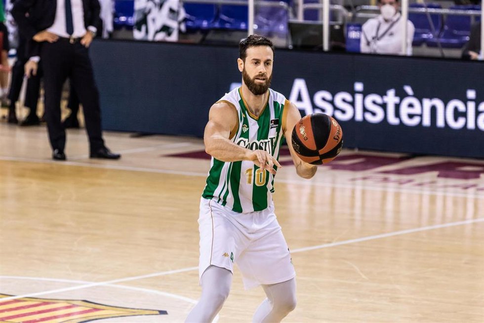 Archivo - Pablo Almazán, durante un partido.