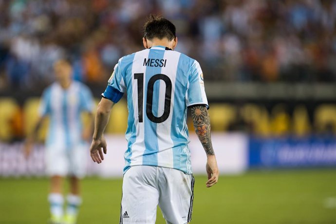 Futbol, Argentina v Chile. Copa America Centenario 2016. El jugador de la seleccion argentina  Lionel Messi, lamenta la derrota contra Chile tras el partido final de la Copa America Centenario disputado en el estadio Met Life de Nueva Jersey, Estados