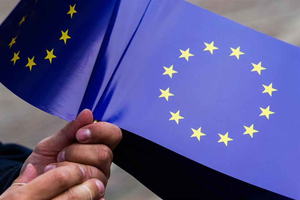Archivo - Banderas de la Unión Europea