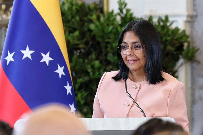 Archivo - CARACAS, Oct. 1, 2025  -- Venezuelan Vice President Delcy Rodriguez speaks at a meeting of the National Council for Sovereignty and Peace in Caracas, Venezuela, on Sept. 29, 2025. Venezuelan President Nicolas Maduro signed a decree on "State of 