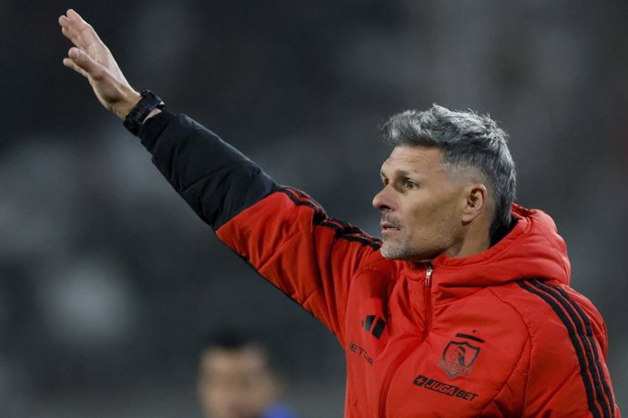 Futbol, Colo Colo vs Deportes Recoleta. Fecha 5, Copa Chile 2026. El entrenador de Colo Colo Fernando Ortiz es fotografiado durante el partido de la Copa Chile contra Deportes Recoleta disputado en el estadio Monumental de Santiago,