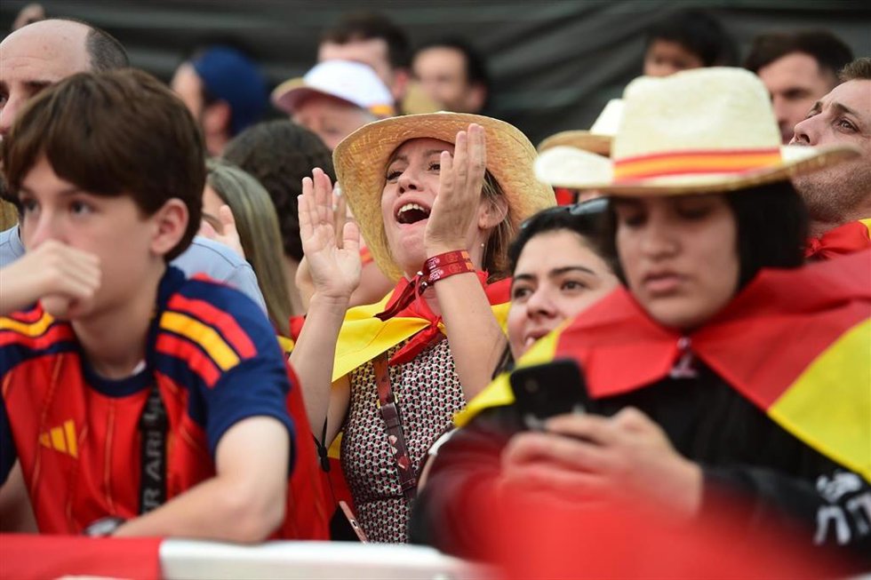 (Foto de ARCHIVO) Varios aficionados de la Selección Española durante el partido del Mundial de fútbol 2026