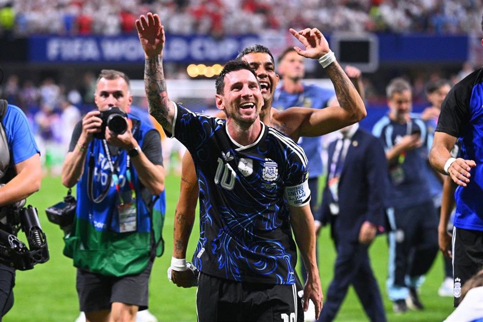 El capitán de la selección argentina Lionel Messi celebra el pase a la final del Mundial 2026.