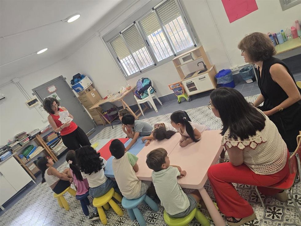 La Junta destina 700.000 euros al programa Escuelas de Verano en Sevilla destinado a menores de zonas desfavorecidas.