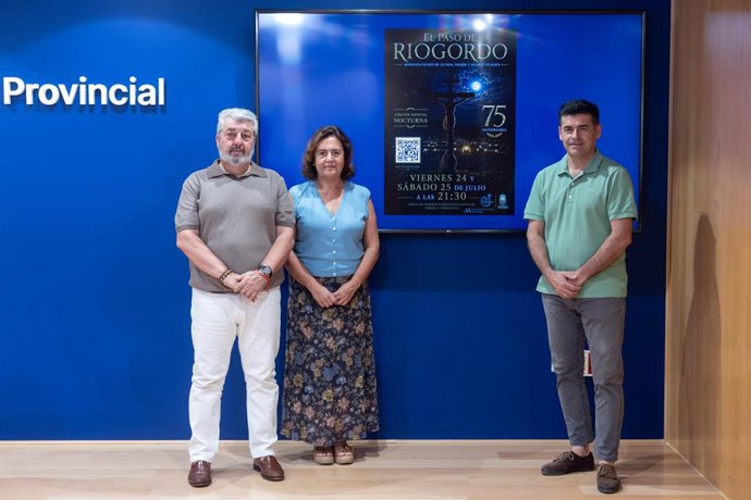 La diputada provincial Sagrario Molina presenta la representación especial nocturna de El Paso de Riogordo con motivo del 75 aniversario de esta tradición