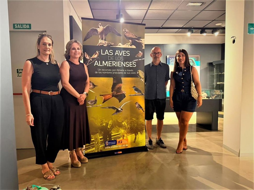 La Diputación de Almería invita a descubrir las aves almerienses en una muestra del IEA en Roquetas de Mar.