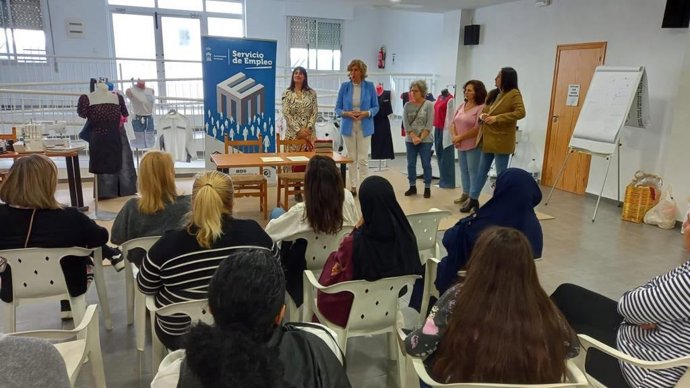 Murcia pondrá en marcha un programa de formación en costura para mejorar la empleabilidad en las pedanías