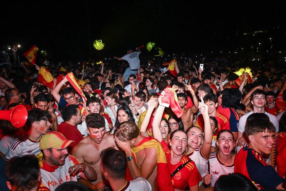 Aficionados a la selección española de fútbol durante la celebración del partido de semifinales del mundial entre España y Francia, a 14 de julio de 2026.