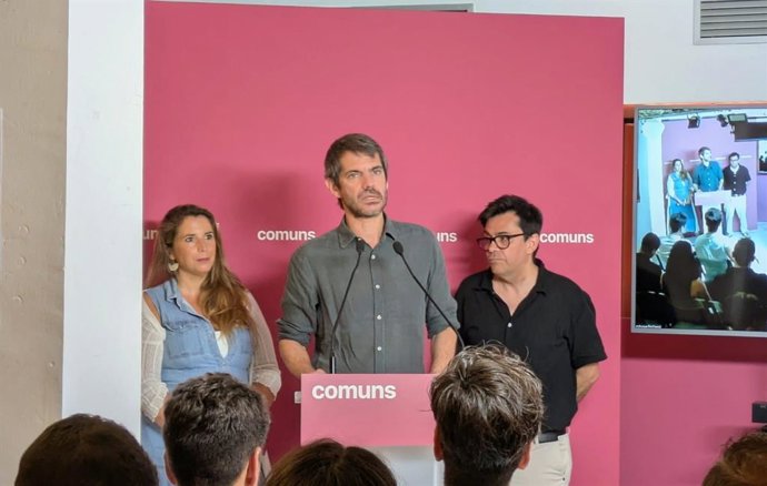 El ministre de Cultura, Ernest Urtasun, la coordinadora dels Comuns Candela López i el portaveu dels Comuns Gerardo Pisarello