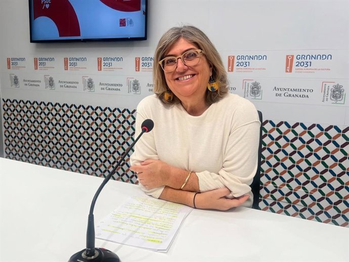 Archivo - La concejala del PSOE Ana Muñoz en sala de prensa.