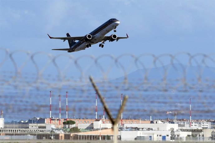 Archivo - Vuelo de Royal Jordanian Airlines en Fiumicino, Italia (imagen de archivo)